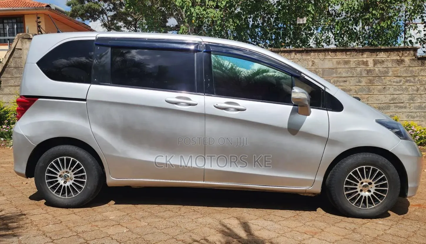 Honda Freed 2009 Silver