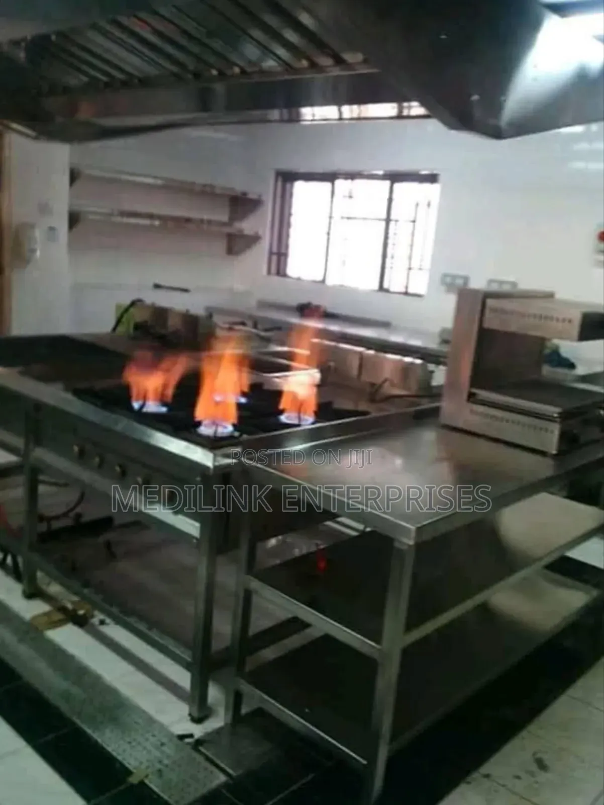 Modern Stainless Steel Commercial Kitchen Set Up