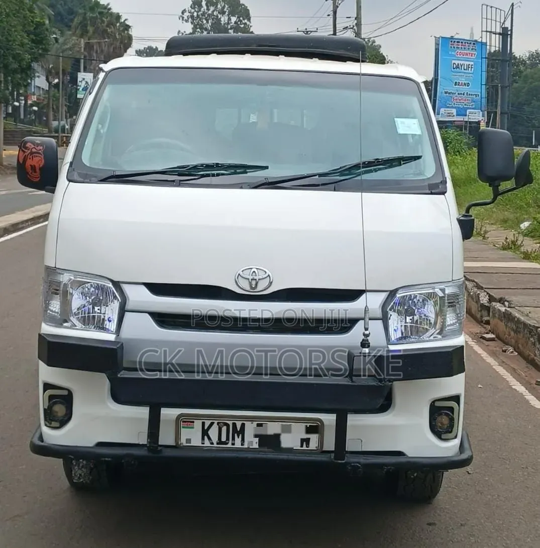 Toyota HiAce 2016 White