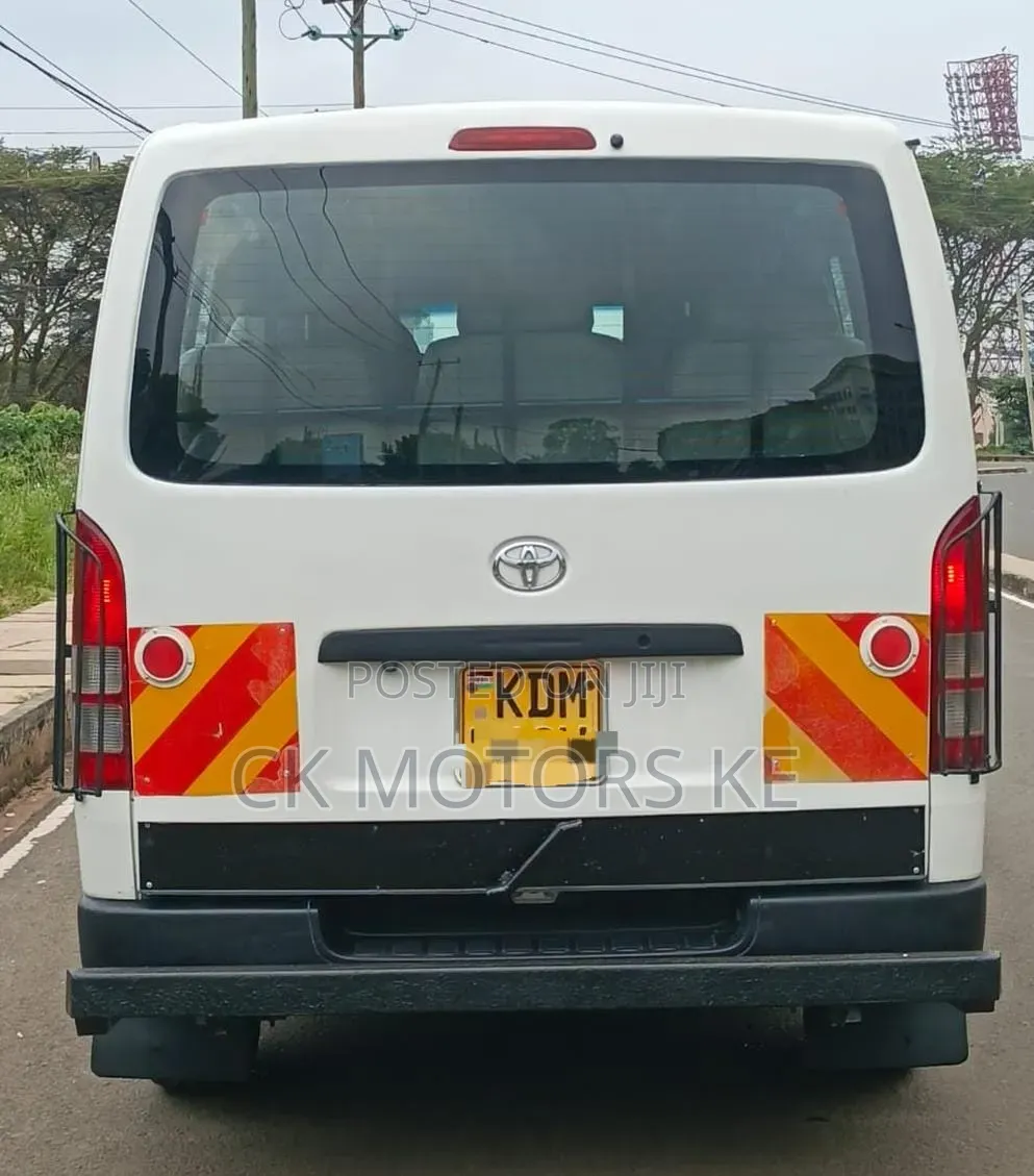 Toyota HiAce 2016 White
