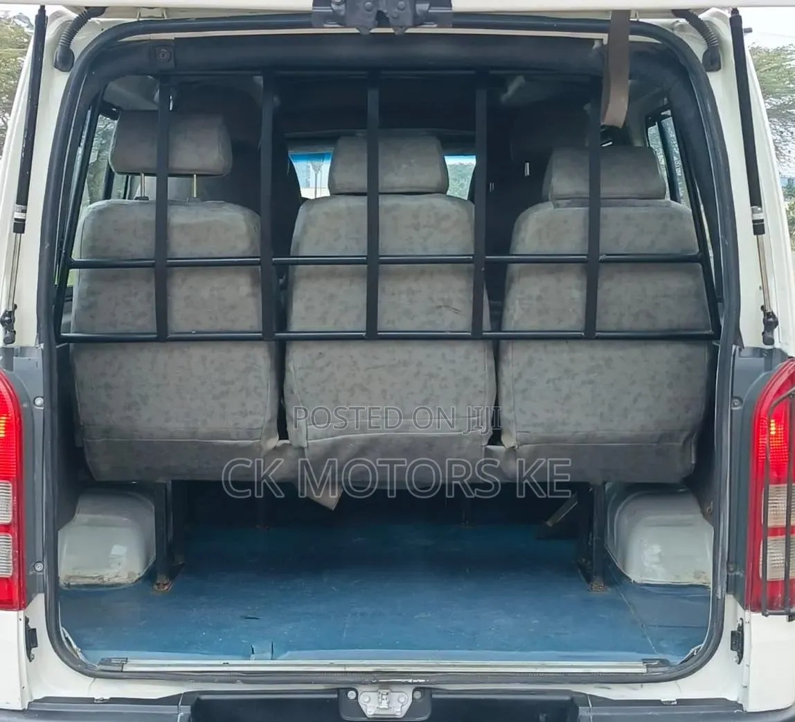 Toyota HiAce 2016 White
