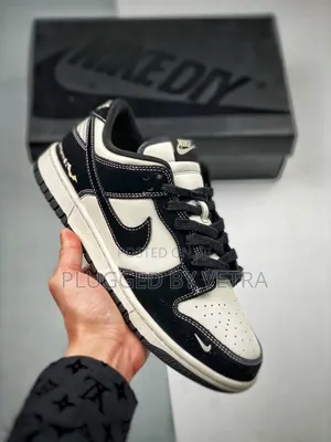 Nike Sb Dunk 'Low Batman X Carhartt' Sneakers in Black and White.
