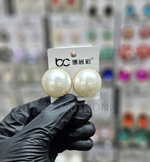 Crystal Rhinestone Stud Earrings - thumbnail 3