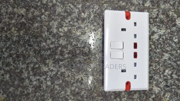 Twin Socket