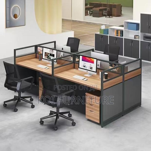 Office Workstation : Modern 4-User Modular Workstation