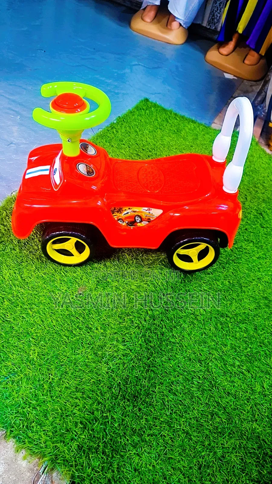 Ride on Car 1yr to 3yrs Available in Red