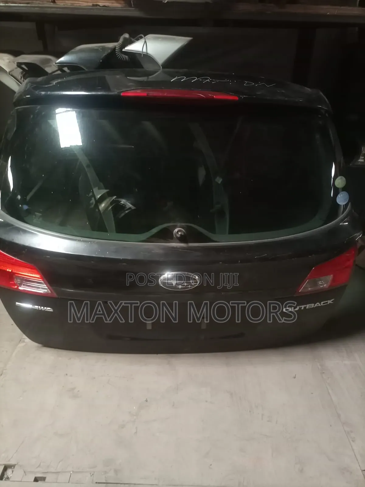 Subaru Outback Br9 Tailgate With Two Reverse Lights