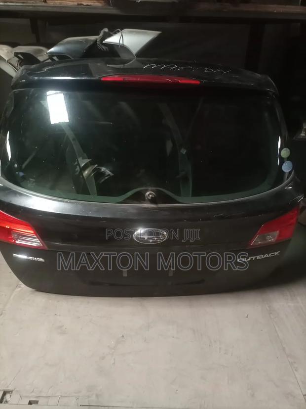 Subaru Outback Br9 Tailgate With Two Reverse Lights