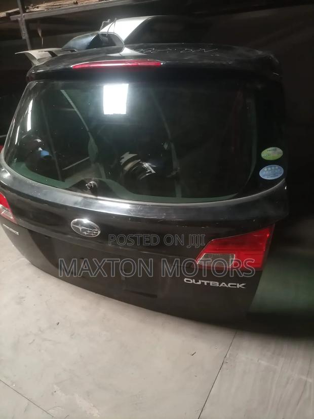 Subaru Outback Br9 Tailgate With Two Reverse Lights - thumbnail 2