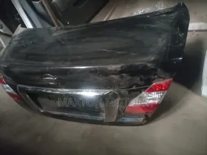 Nissan Fuga Cima Boot