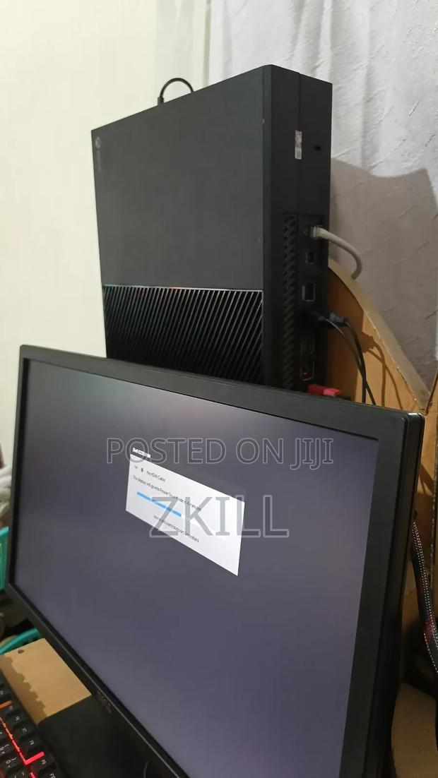 Xbox One Phat Limited Edition - main view