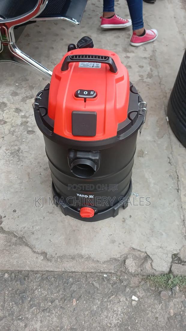 Industrial Vacuum Cleaner 30l - main view