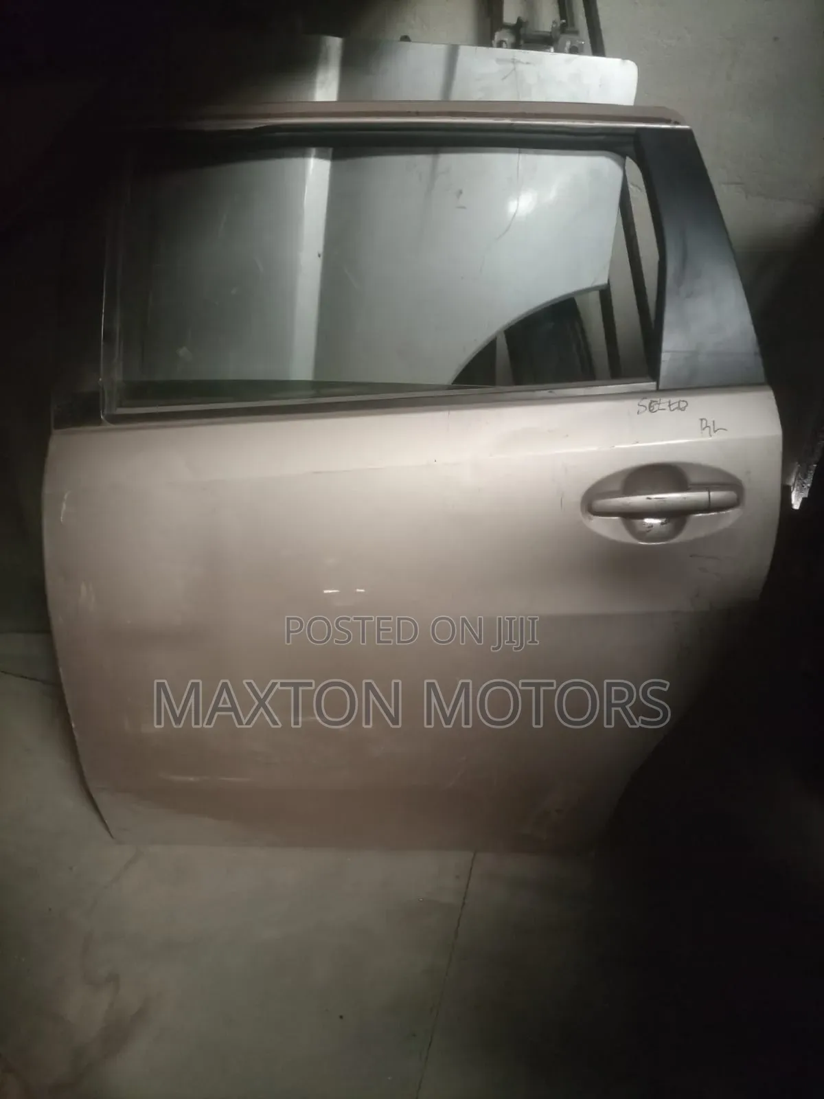 Toyota Passo Sette Rear Door