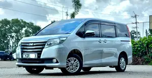 Toyota Noah 2017 Silver