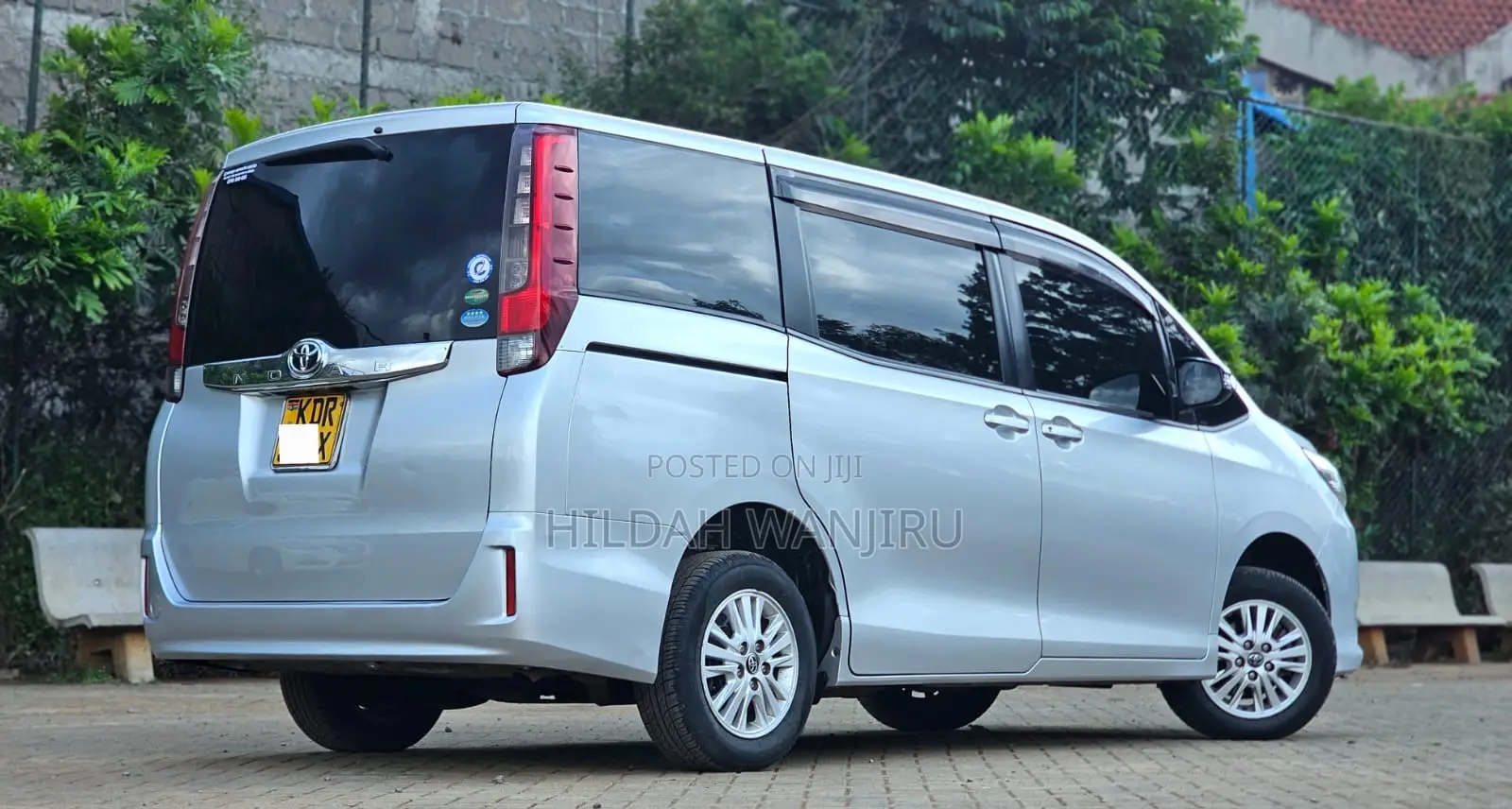 Toyota Noah 2017 Silver