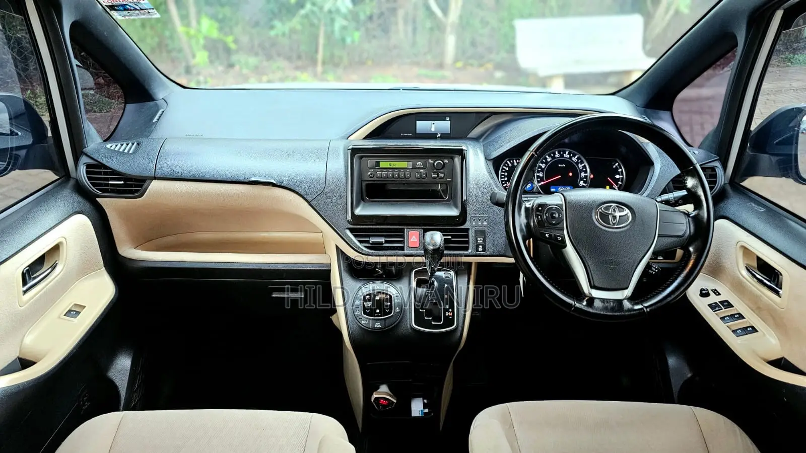 Toyota Noah 2017 Silver