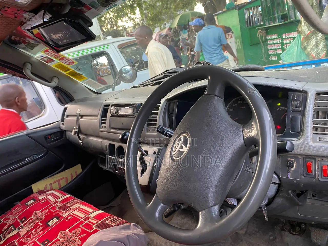 Toyota HiAce 2003 White