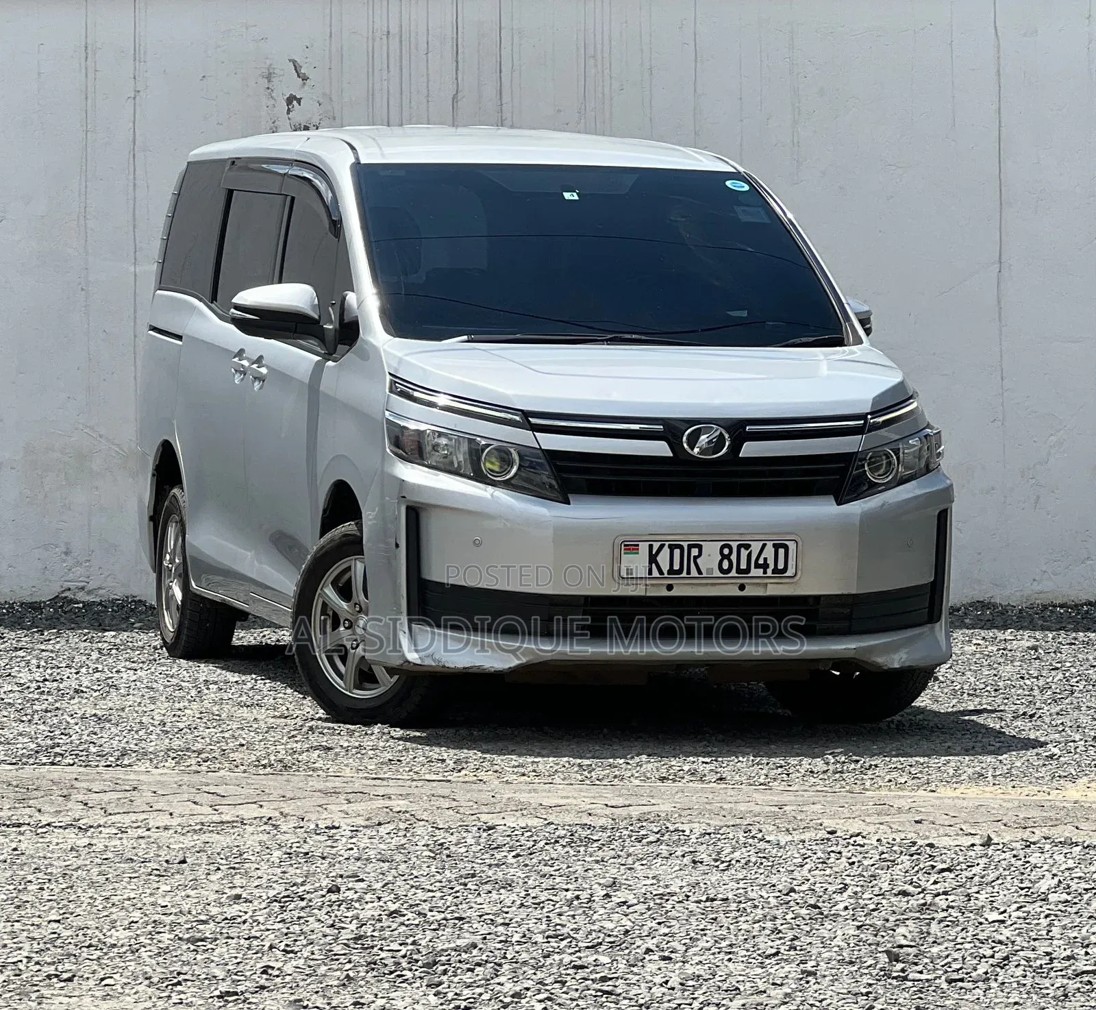 Toyota Voxy 2017 Silver