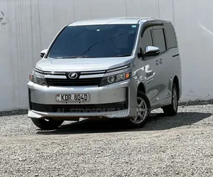 Toyota Voxy 2017 Silver