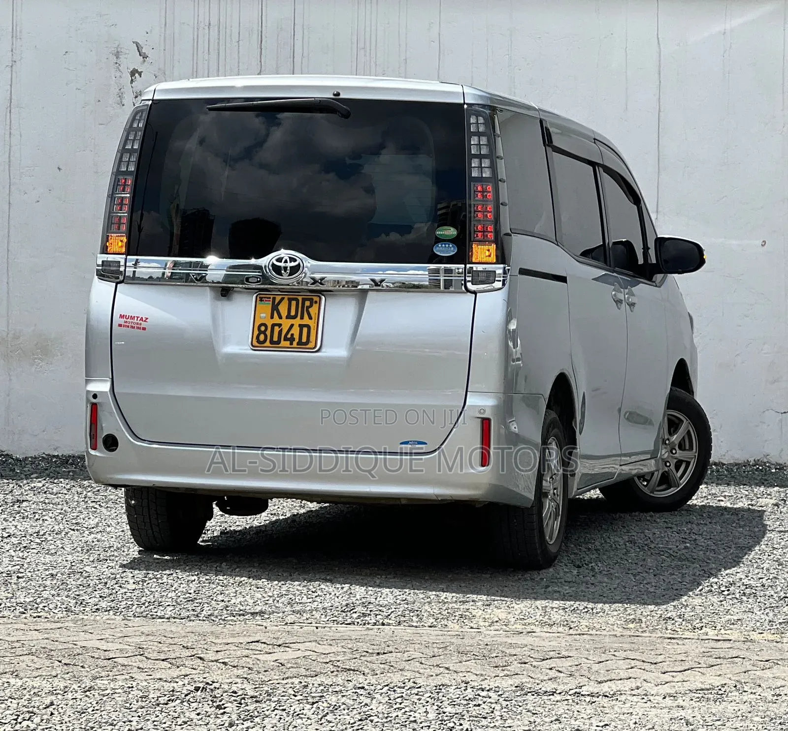 Toyota Voxy 2017 Silver