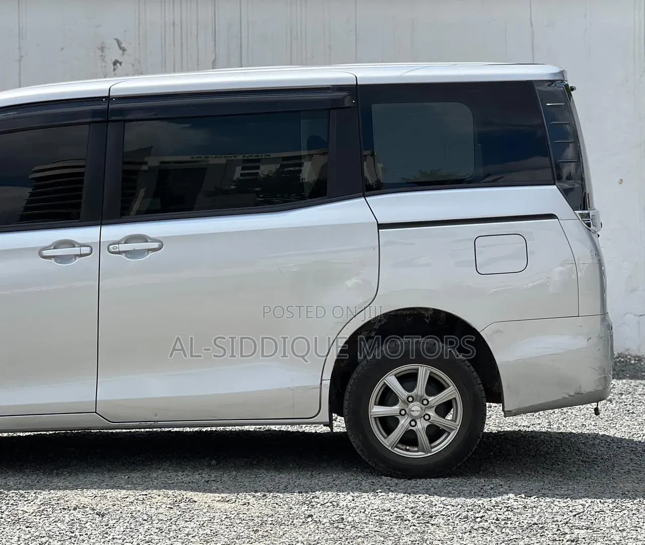 Toyota Voxy 2017 Silver