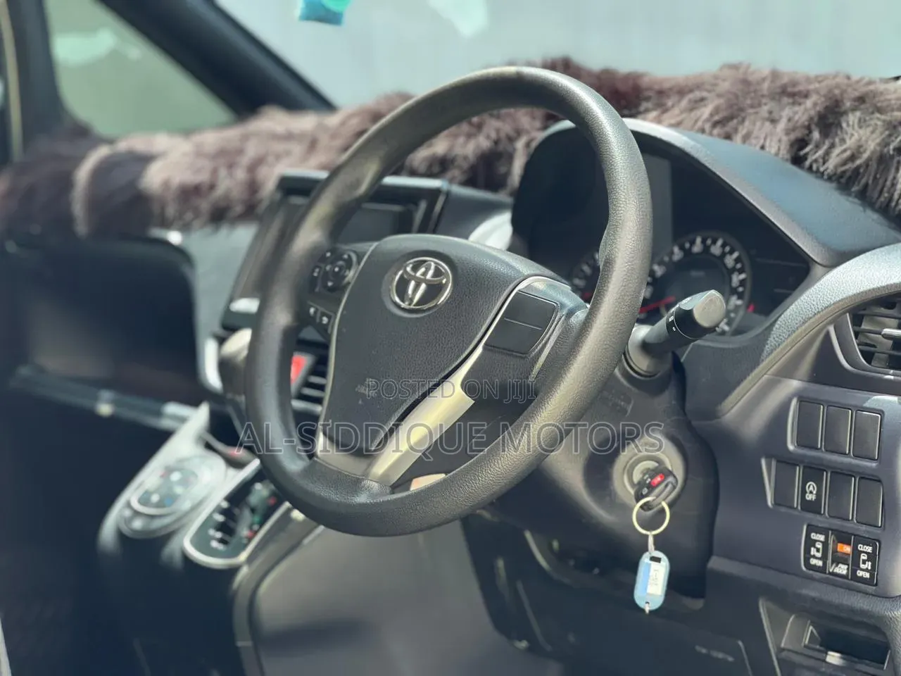 Toyota Voxy 2017 Silver
