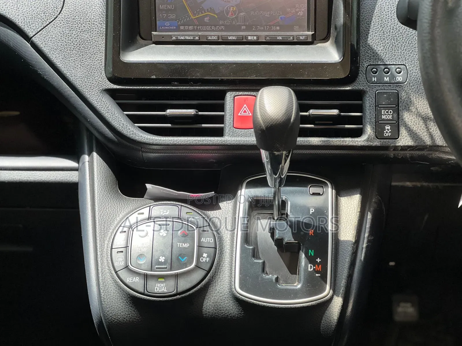 Toyota Voxy 2017 Silver