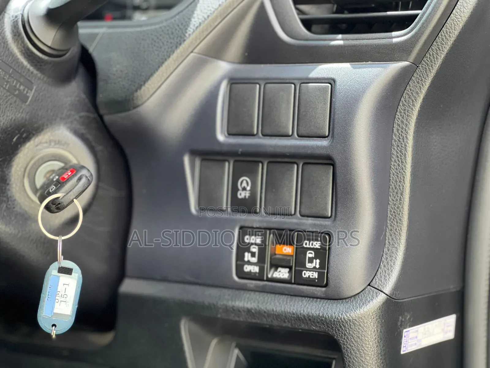Toyota Voxy 2017 Silver