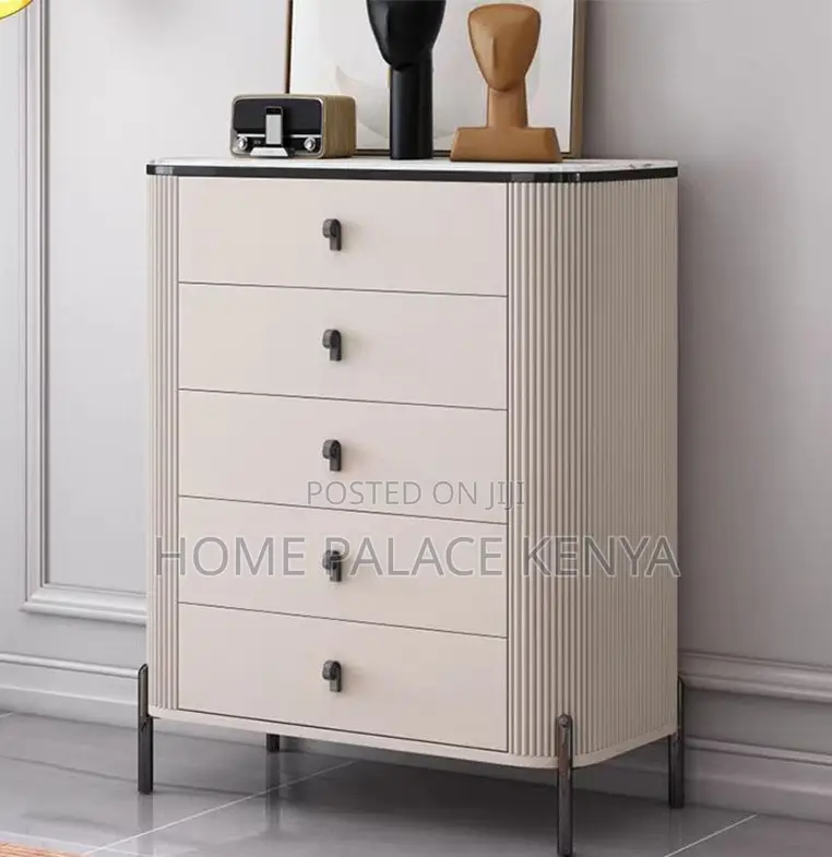 Drawer Chest; 5 Wooden Chest of Drawers