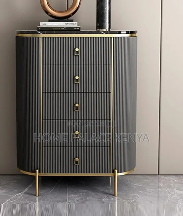 Drawer Chest; 5 Wooden Chest of Drawers