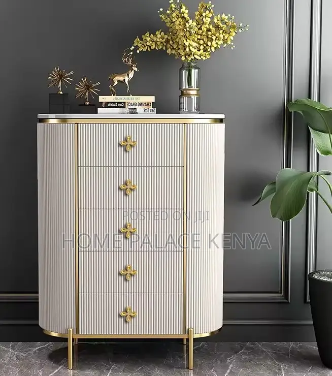 Drawer Chest; 5 Wooden Chest of Drawers