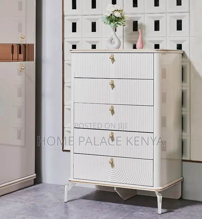 Drawer Chest; 5 Wooden Chest of Drawers