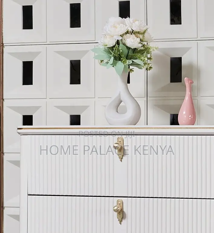 Drawer Chest; 5 Wooden Chest of Drawers