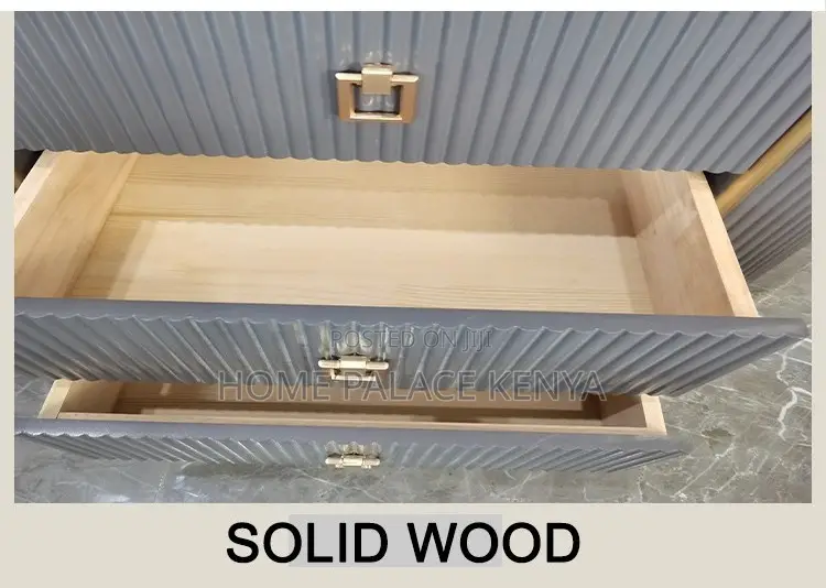 Drawer Chest; 5 Wooden Chest of Drawers