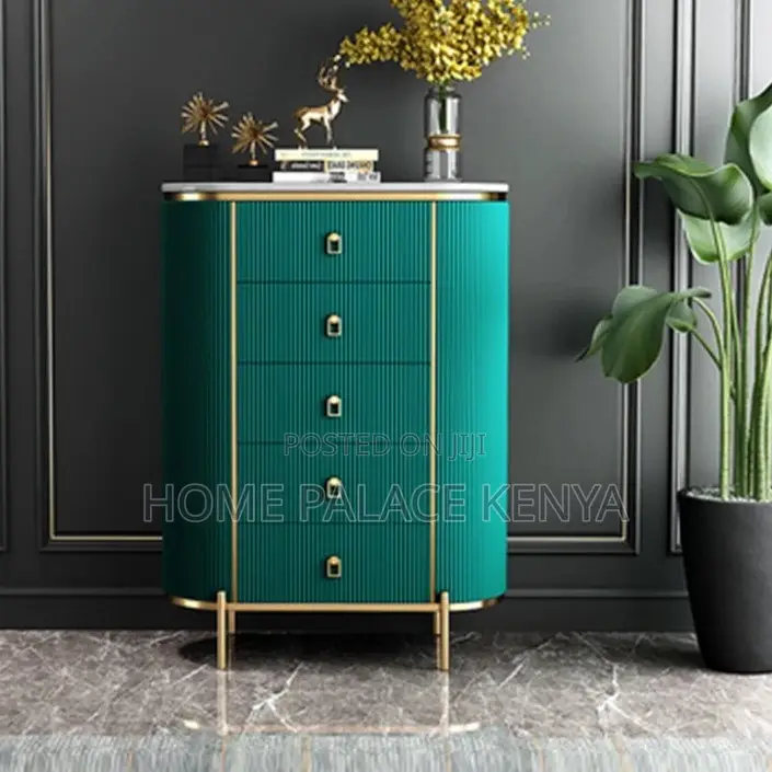 Drawer Chest; 5 Wooden Chest of Drawers