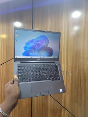 New Laptop Dell Latitude 7390 8GB Intel Core i5 SSD 256GB