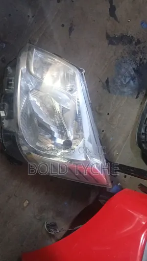 Daihatsu Move Headlight