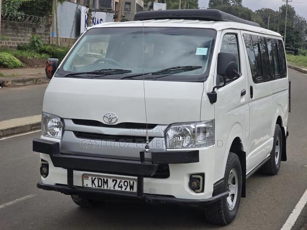 Toyota HiAce 2015 White
