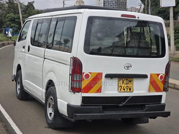 Toyota HiAce 2015 White - thumbnail 3