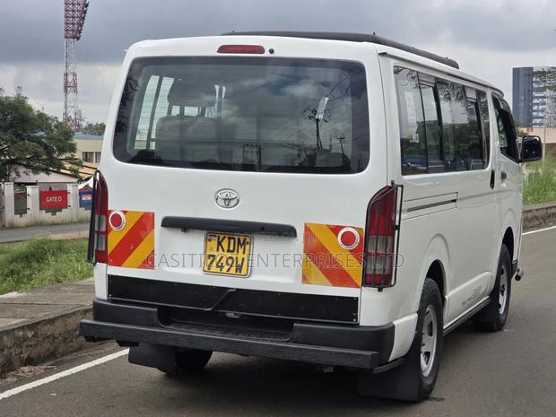 Toyota HiAce 2015 White - thumbnail 4