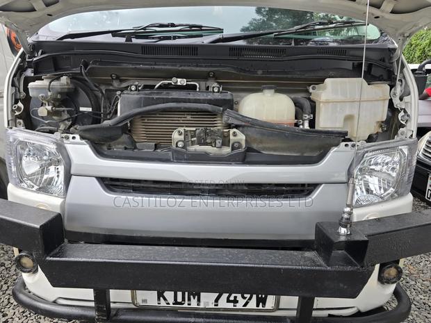 Toyota HiAce 2015 White - thumbnail 10