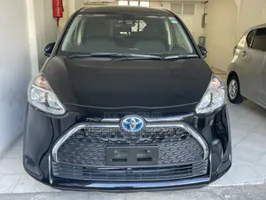 Toyota Sienta 1.5 Hybrid FWD 2019 Black