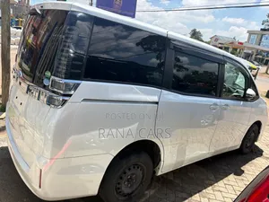 Toyota Voxy 2019 Pearl
