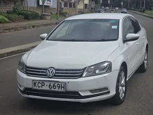 Volkswagen Passat 2011 White