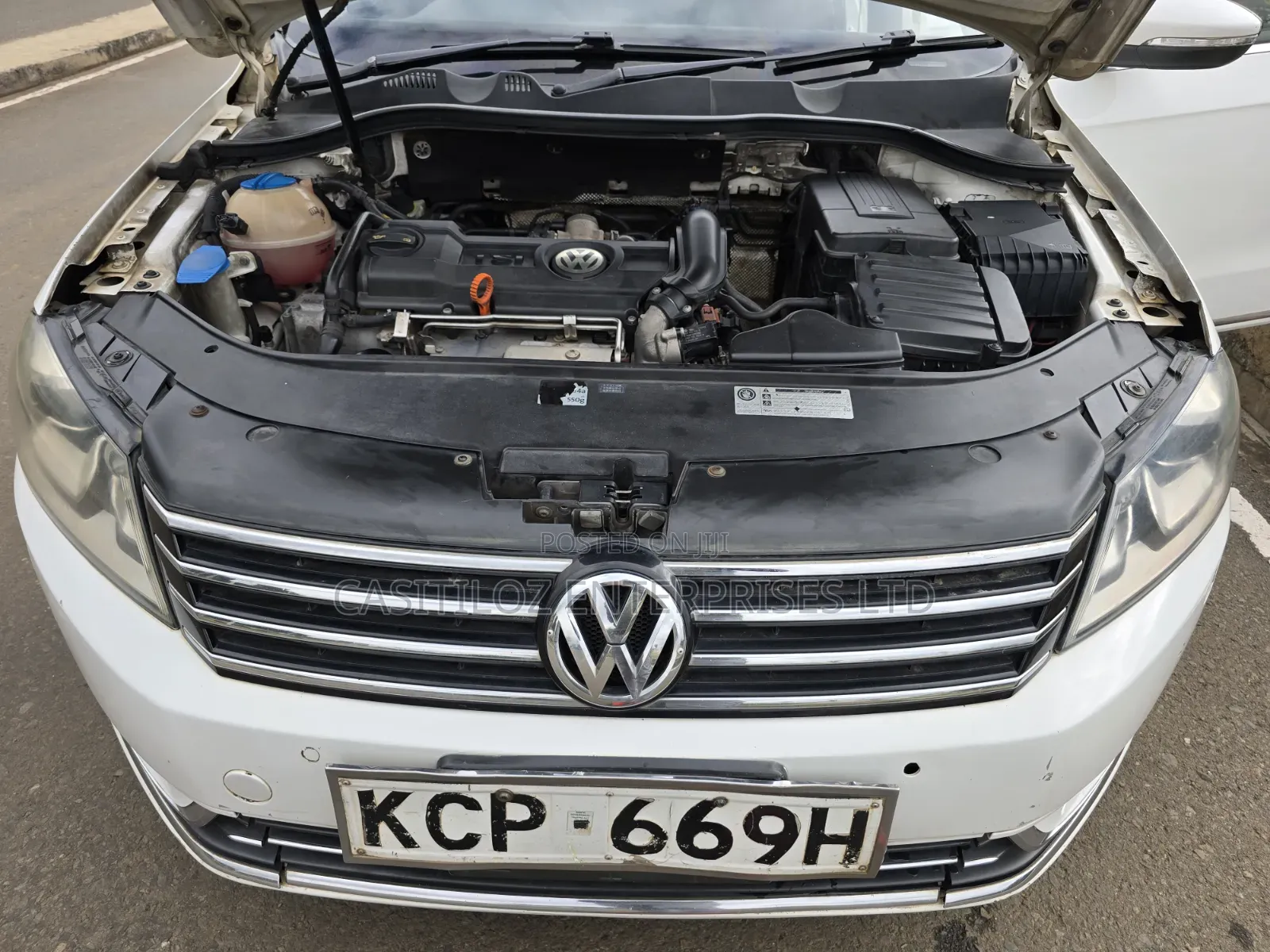 Volkswagen Passat 2011 White