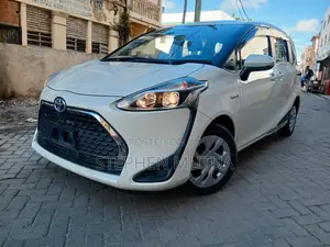 Toyota Sienta 1.5 Hybrid FWD 2019 White