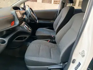 Toyota Sienta 1.5 Hybrid FWD 2019 White