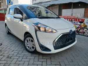 Toyota Sienta 1.5 Hybrid FWD 2019 White