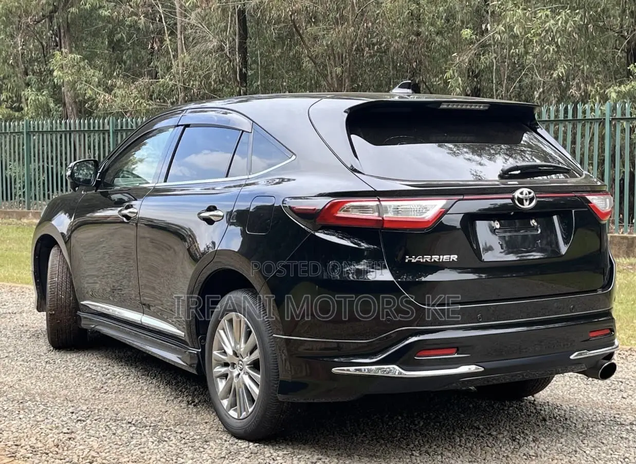 Toyota Harrier 2.0 2019 Matt Black