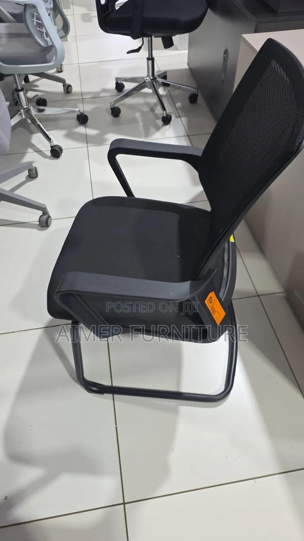 Mid Back Visitors Chair - thumbnail 2